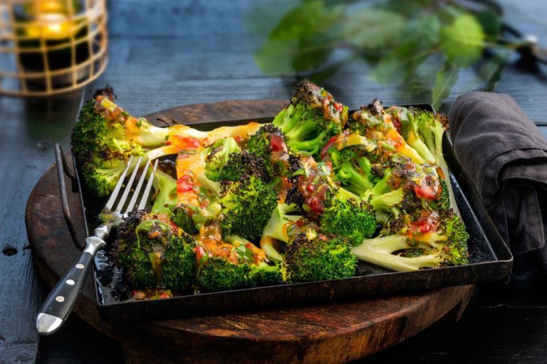 Rostad broccoli med söt/stark chilidressing